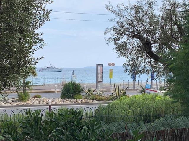 Appartement Face A La Mer Et Au Port Saint Laurent Du Var Avec Jardin Privatif Buitenkant foto